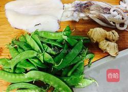 墨鱼炒荷兰豆的做法图解1