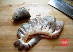 清蒸孔雀开屏黄花鱼的做法图解3