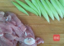 胡萝卜炒肉的做法图解2