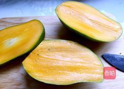 芒果奶昔的做法图解2