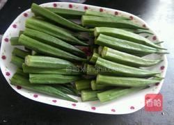 秋葵炒肉的做法图解1