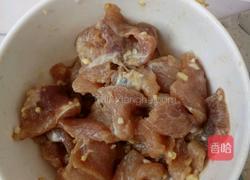 丝瓜肉片汤的做法图解1