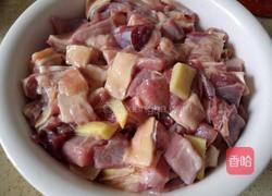 牛腩煮莲藕的做法图解1