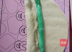 Milk-flavored two-color bread recipe 7