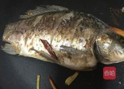 鲫鱼炖豆腐的做法图解3