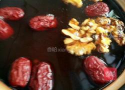 红枣红米红豆核桃粥的做法图解3