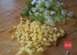 酸辣鸡丁的做法图解3