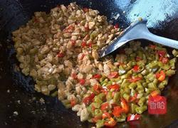 酸辣鸡丁的做法图解9
