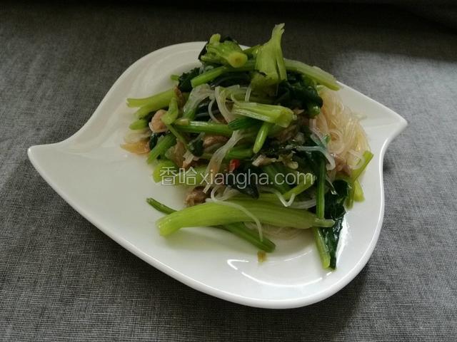 粉丝肉丝，加菠菜均匀搅拌，加蒜末。