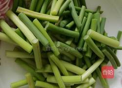 蒜苗肉丝的做法图解1