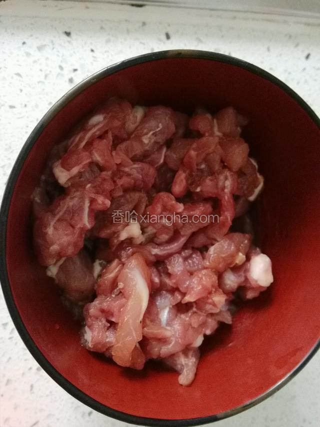 肉丝，生抽煨制