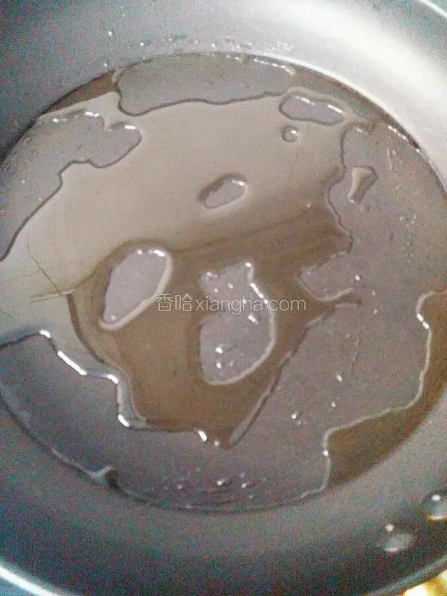 锅中放油