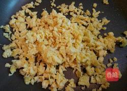 韭菜鸡蛋包子的做法图解2