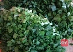 韭菜鸡蛋包子的做法图解3