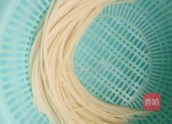 小土豆焖米线的做法图解1