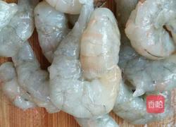 水晶菠菜虾饺的做法图解1