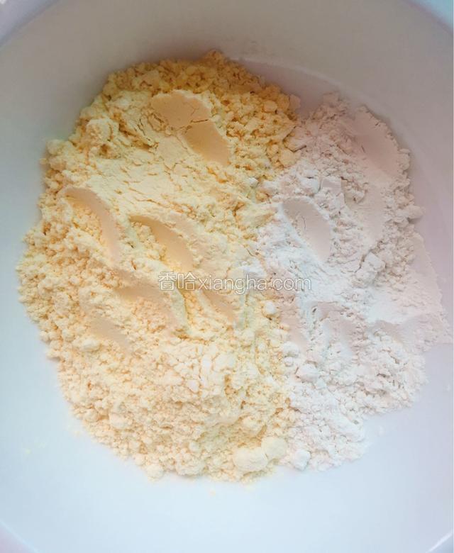 玉米面与白面以5：3的比例配好。