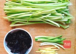 凉拌西芹的做法图解1