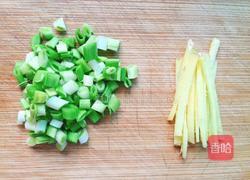 凉拌西芹的做法图解2