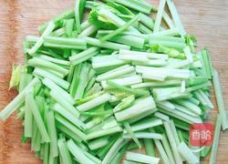 凉拌西芹的做法图解3