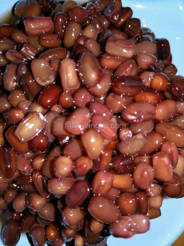 好了～蜜炼红豆就做好了！是不是很简单～你也试试吧