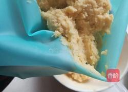 香浓椰香曲奇饼干的做法图解7