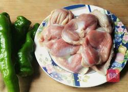 青椒炒鸡胗的做法图解1