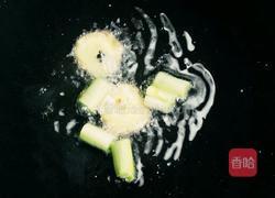 青椒炒鸡胗的做法图解3