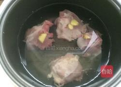 香菇炖排骨的做法图解2