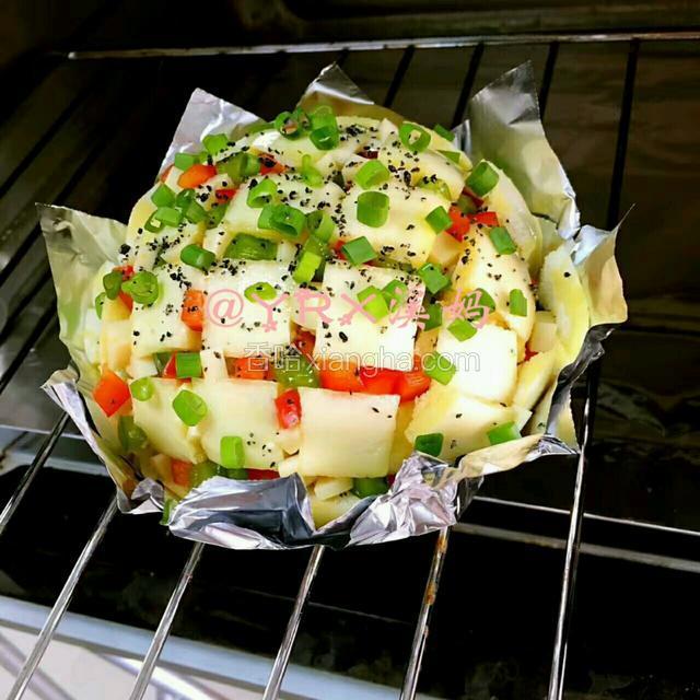 烤箱预热，180度入烤箱烤10分钟即可