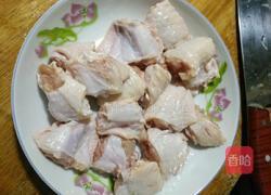 土豆焖鸡翅的做法图解1