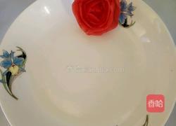 西红柿皮做成玫瑰花的做法图解3