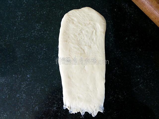 翻面，压薄底边。