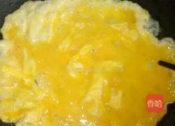 蛋炒方便面的做法图解3