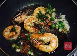 香煎美极斑节虾的做法图解11