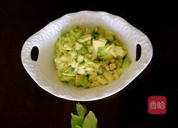 鸡蛋牛油果的做法图解2