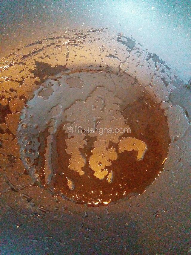 锅中放油