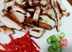 香菇炒年糕的做法图解1