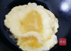 香肠炒鸡蛋的做法图解2