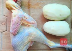 土豆焖鸡的做法图解1