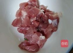 花菜炒肉块的做法图解2