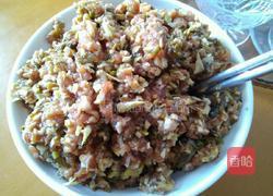 雪菜笋梢猪肉塌饼(独家料理)的做法图解2