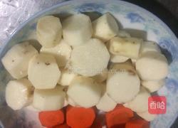 山药红萝卜排骨汤的做法图解2