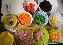 紫米虾仁炒菠萝饭的做法图解3