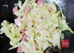 火腿炒西兰花的做法图解8