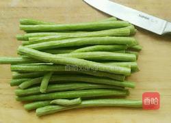 凉拌麻汁豆角的做法图解1