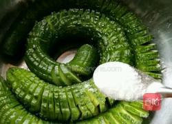 酸辣脆黄瓜的做法图解2