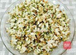 槐花煎蛋的做法图解1