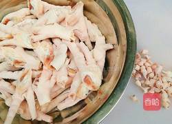 酸辣鸡脚的做法图解1