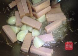 午餐肉烩丝瓜的做法图解5